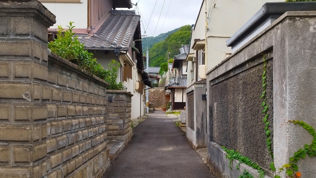 建て替えが難しい空き家の管理方法：佐賀県での具体例